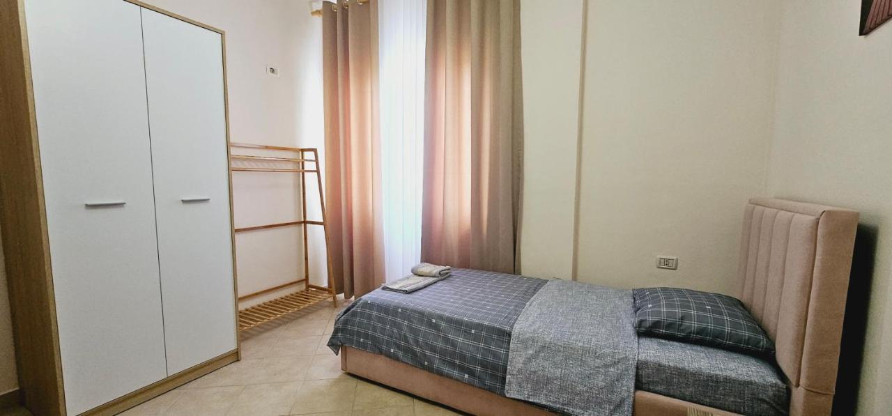 New Bazaar Side Bliss 2 Bed Room Apt With Free Garage Tiranë Luaran gambar