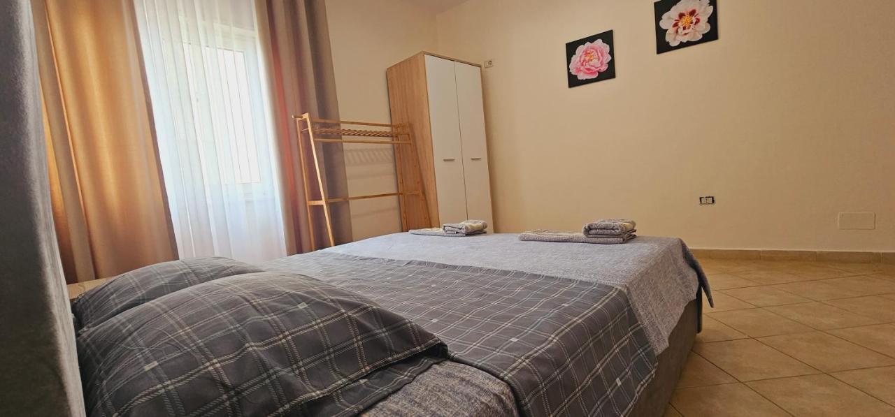 New Bazaar Side Bliss 2 Bed Room Apt With Free Garage Tiranë Luaran gambar