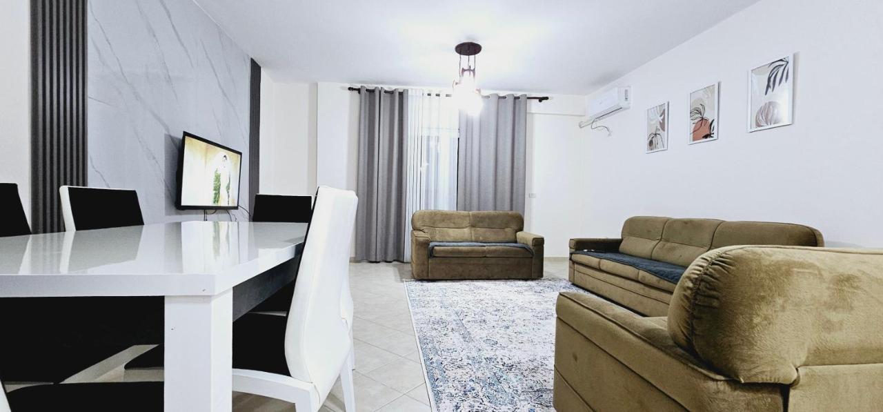 New Bazaar Side Bliss 2 Bed Room Apt With Free Garage Tiranë Luaran gambar